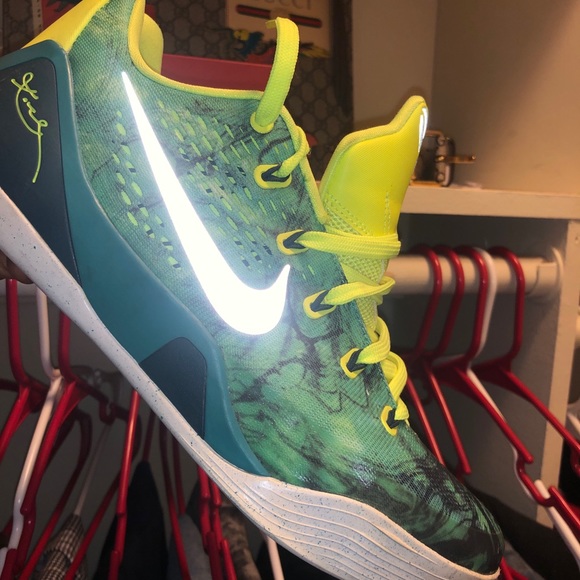 Kobe East 9 (size 11.5) good condition - Picture 3 of 4